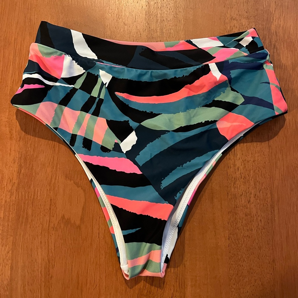 Patterned Mid-waisted Bikini Bottom